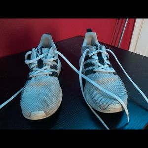 I am selling a pair of addidas shoes size 9